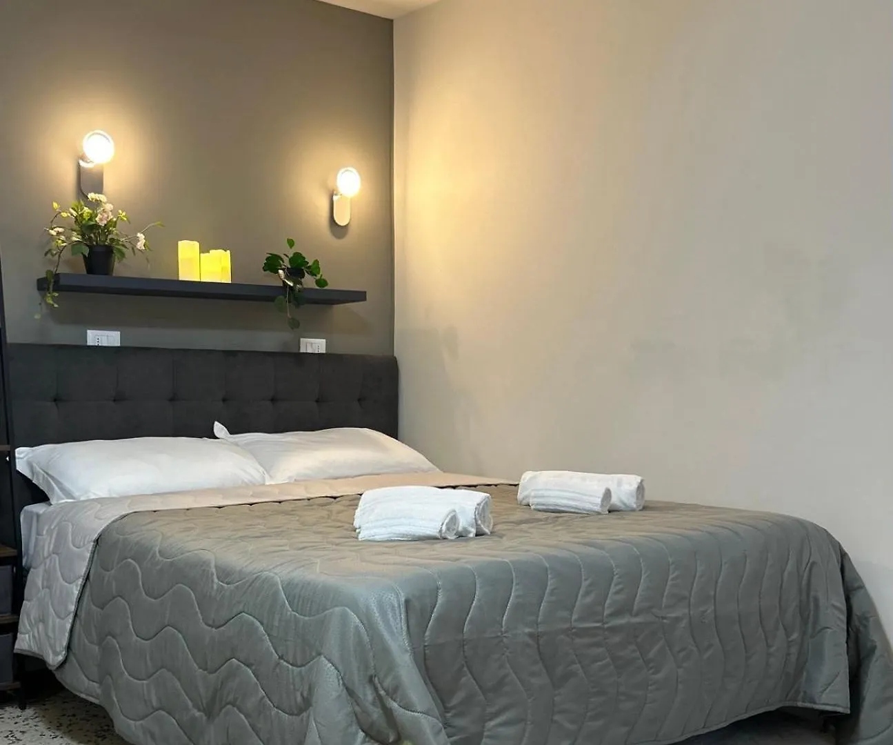 Timco Apartment With Balcony And Air-Conditioner Torno 0*,  Italy